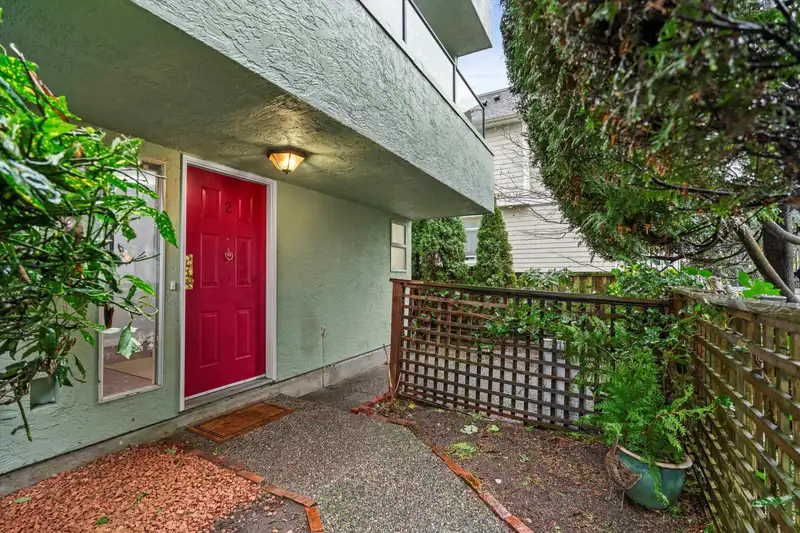 2 410 MAHON AVENUE - photo 3 of 28