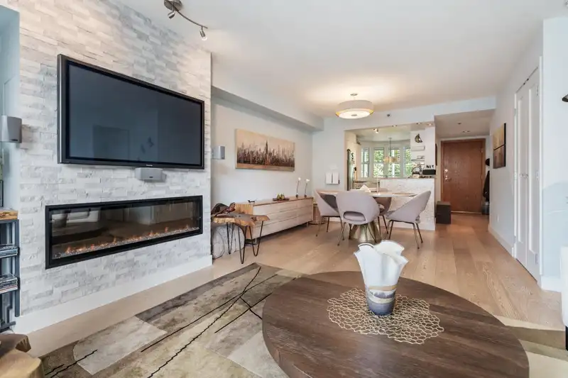 515 888 BEACH AVENUE - photo 1 of 40