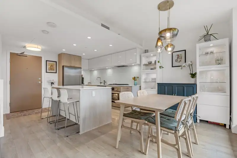 611 680 SEYLYNN CRESCENT - photo 1 of 36