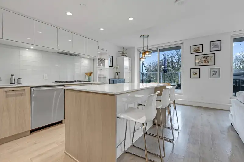 611 680 SEYLYNN CRESCENT - photo 3 of 36