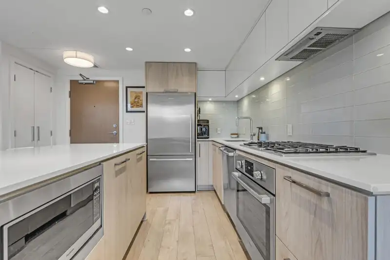611 680 SEYLYNN CRESCENT - photo 4 of 36