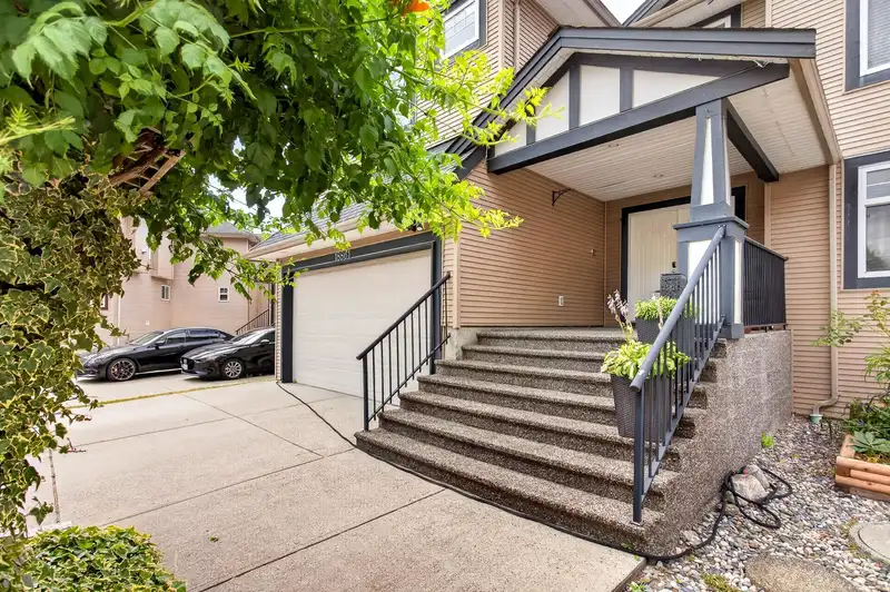 18861 122B AVENUE - photo 2 of 40