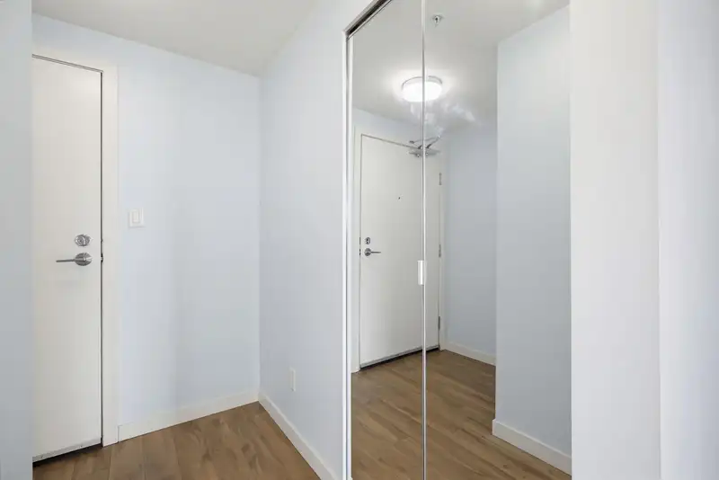 908 13325 102A AVENUE - photo 4 of 33