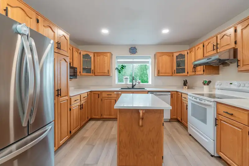 4928 53 STREET - photo 4 of 30
