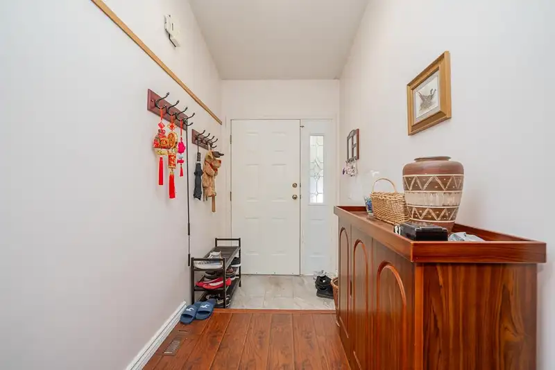10764 FRASERGLEN DRIVE - photo 4 of 38