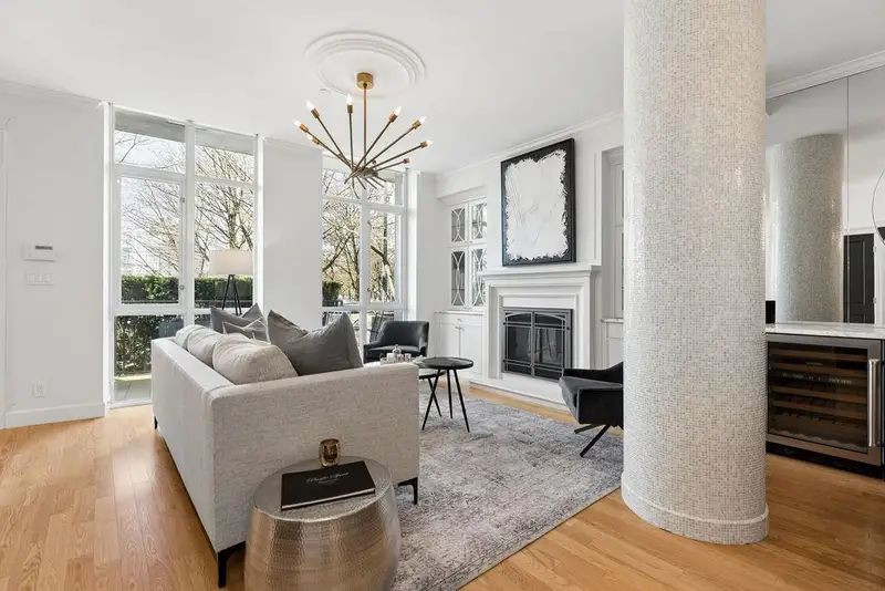 471 BEACH CRESCENT - photo 4 of 25