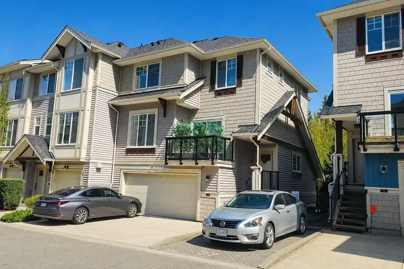 73 20498 82 AVENUE - photo 1 of 40