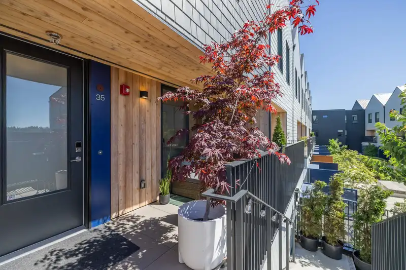 35 6340 MARKET AVENUE - photo 3 of 40