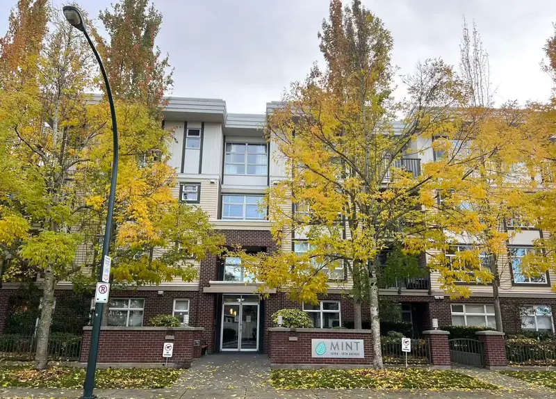 315 15168 19 AVENUE - photo 2 of 25