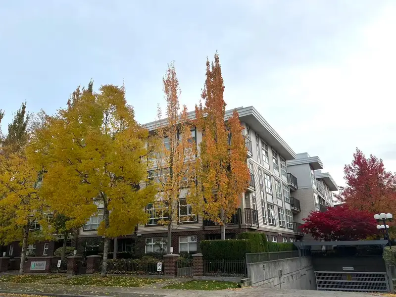 315 15168 19 AVENUE - photo 3 of 25