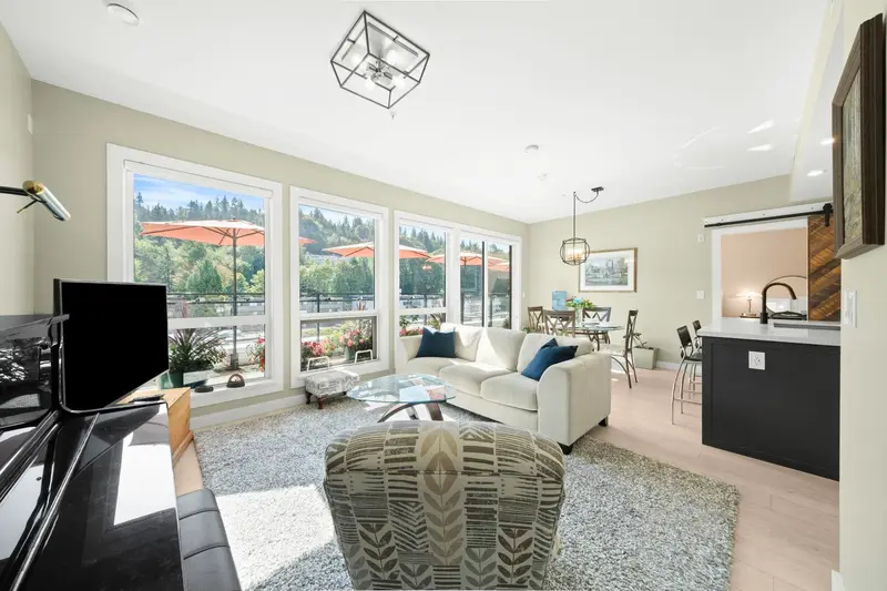 605 3038 ST GEORGE STREET - photo 4 of 25