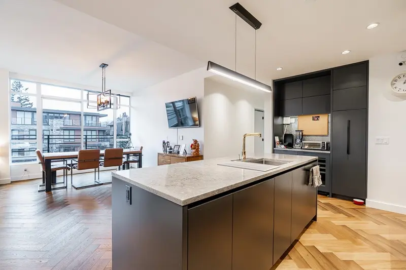 404 458 W 63RD AVENUE - photo 2 of 25