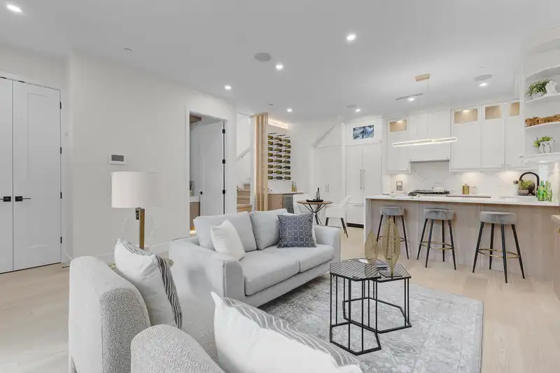 1 182 ONTARIO PLACE - photo 1 of 21