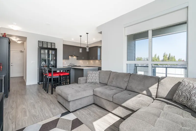 414 18811 72 AVENUE - photo 1 of 25