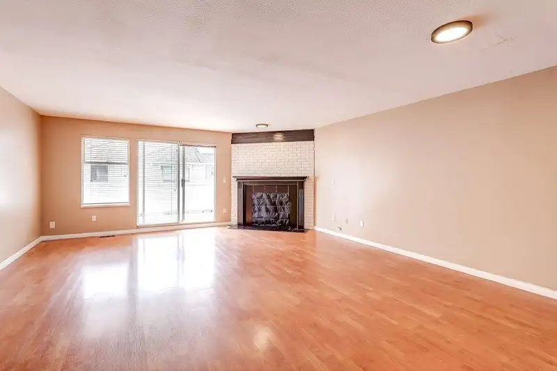 2 13970 72 AVENUE - photo 2 of 38