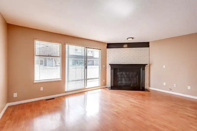 2 13970 72 AVENUE - photo 4 of 38