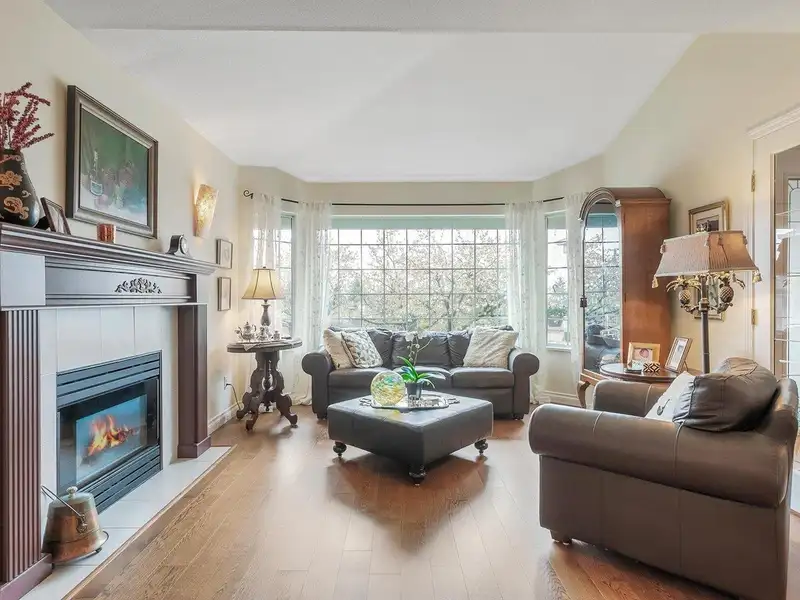 2817 GREENBRIER PLACE - photo 4 of 40