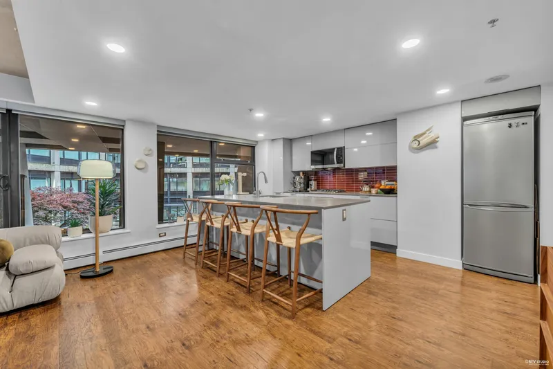 605 128 W CORDOVA STREET - photo 2 of 21