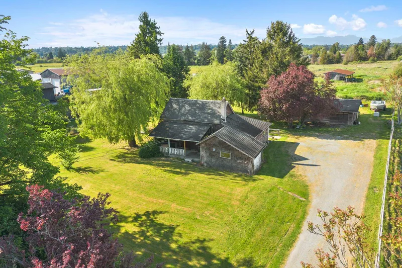 21947 61 AVENUE - photo 2 of 10