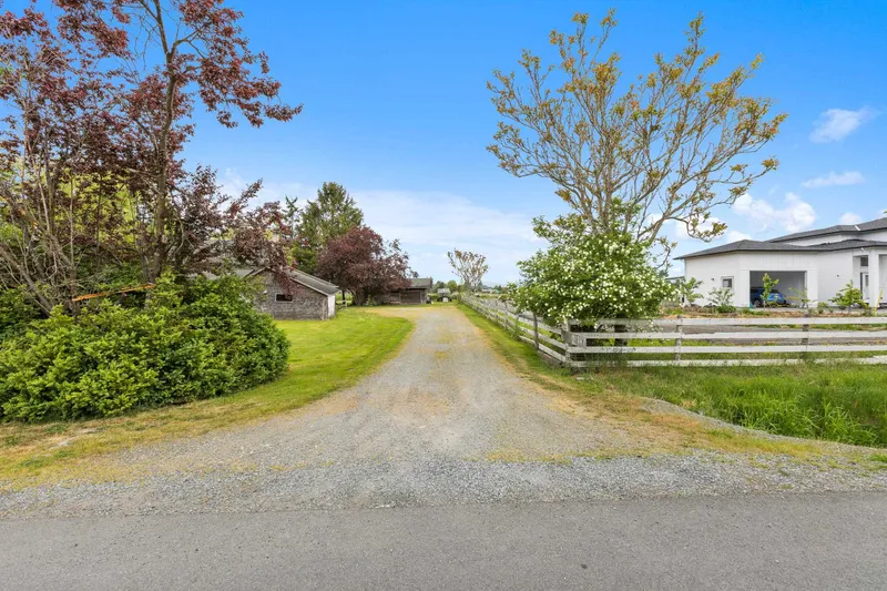 21947 61 AVENUE - photo 4 of 10