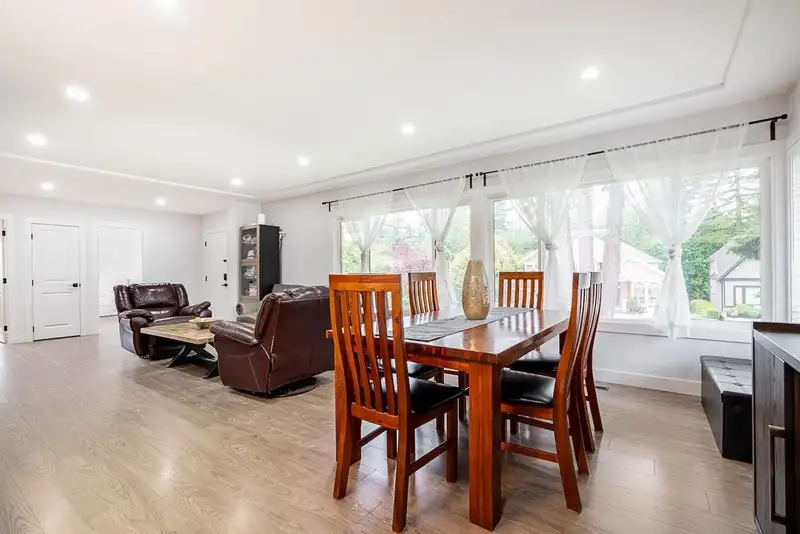 10875 143 STREET - photo 4 of 34