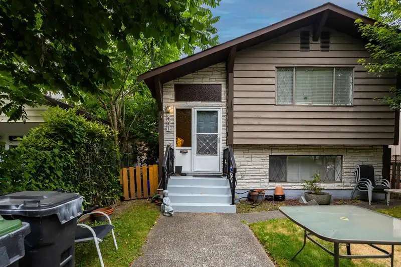 2351 HAWTHORNE AVENUE - photo 1 of 23