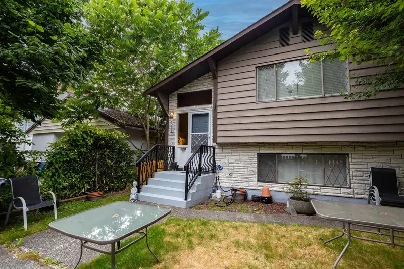 2351 HAWTHORNE AVENUE - photo 3 of 23