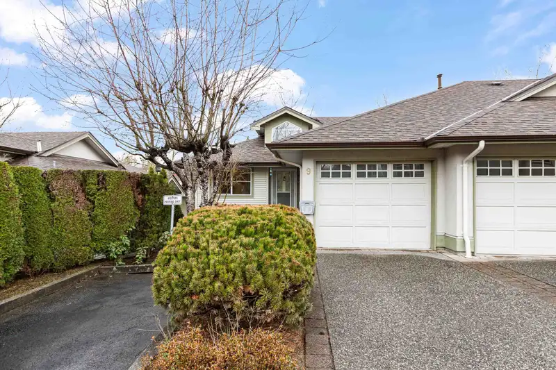 9 22740 116 AVENUE - photo 1 of 37