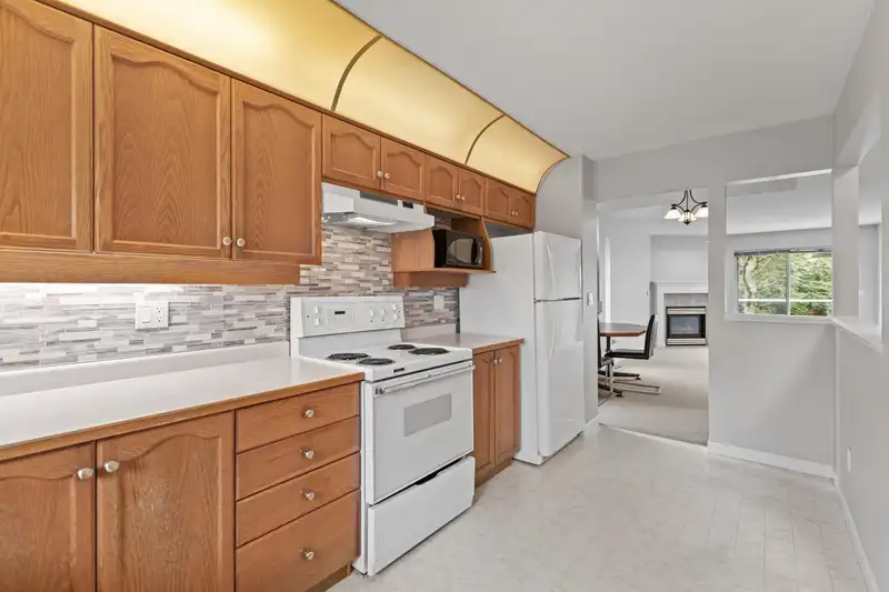 9 22740 116 AVENUE - photo 4 of 37