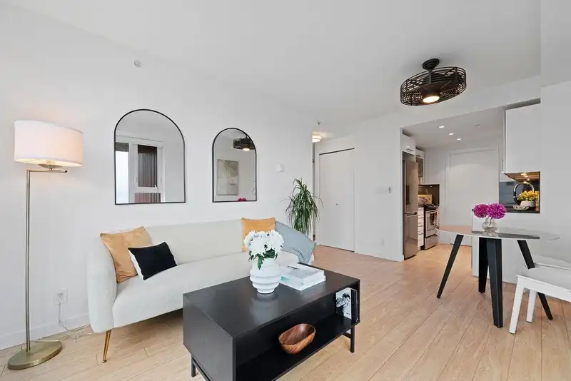 303 983 E HASTINGS STREET - photo 1 of 37