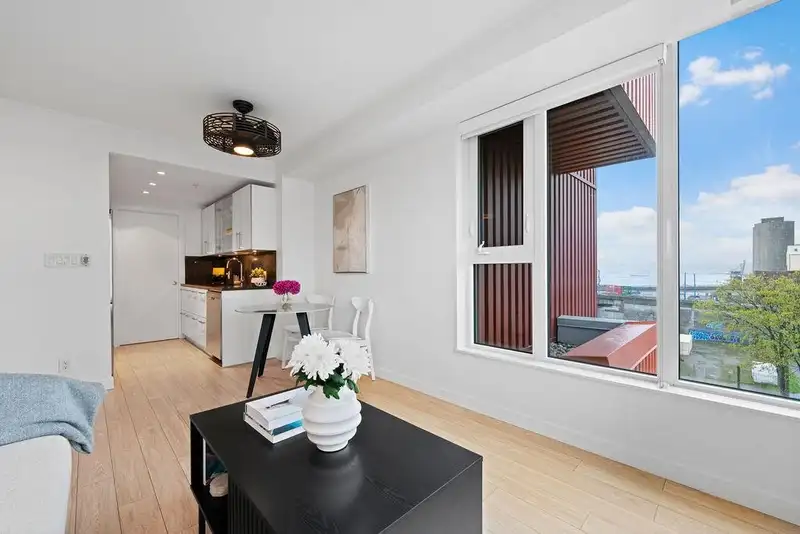 303 983 E HASTINGS STREET - photo 2 of 37