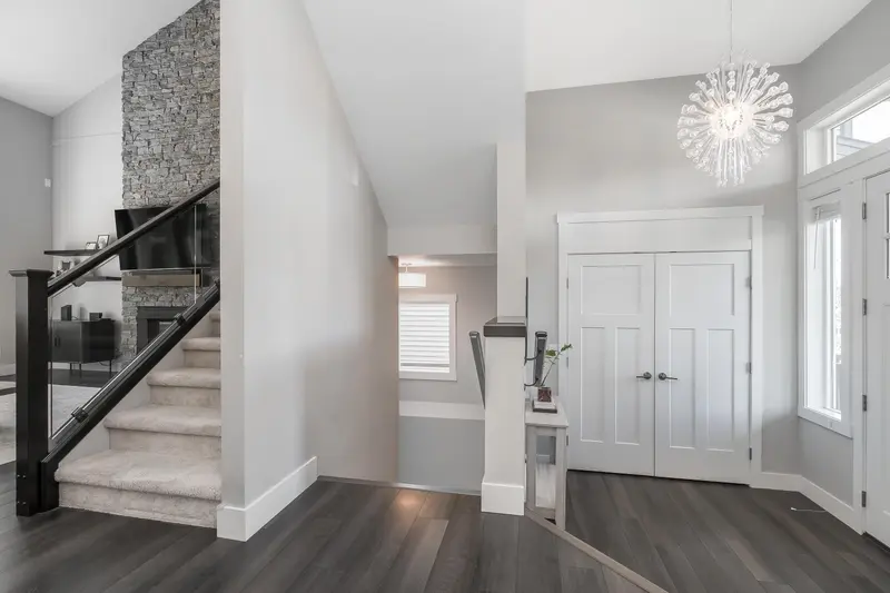 22822 136 AVENUE - photo 2 of 25