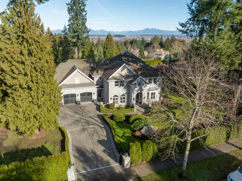 16283 29 AVENUE - photo 2 of 25