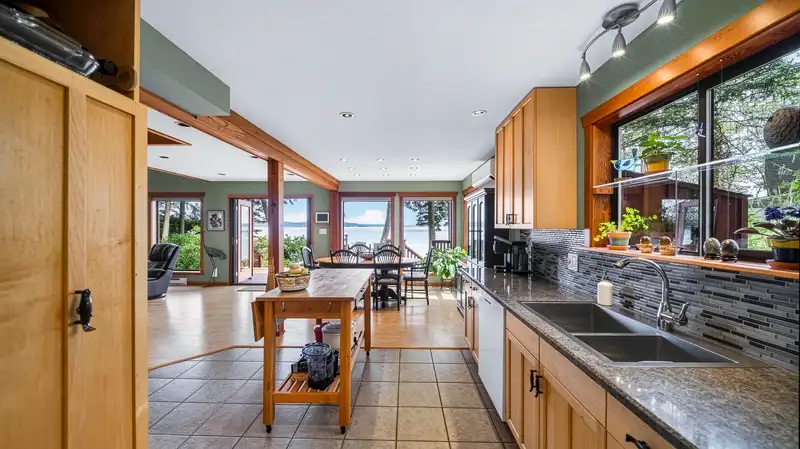 57 MCKENZIE CRESCENT - photo 4 of 8