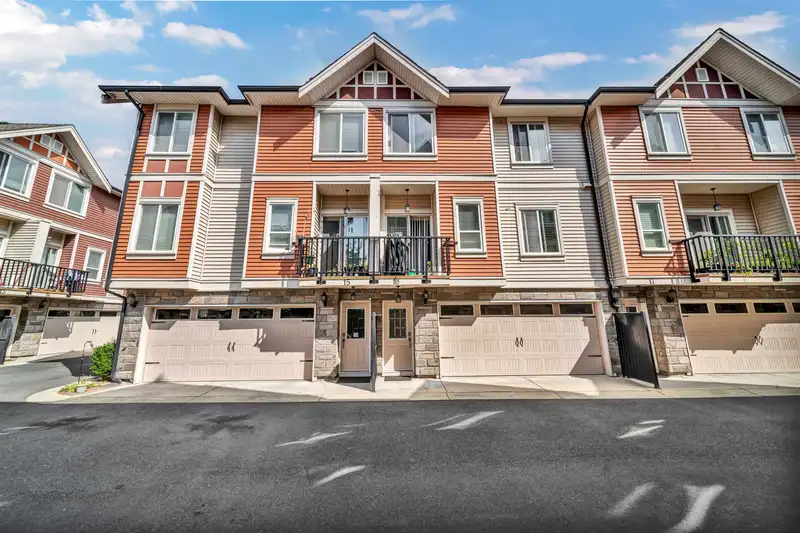 16 14338 103 AVENUE - photo 1 of 35