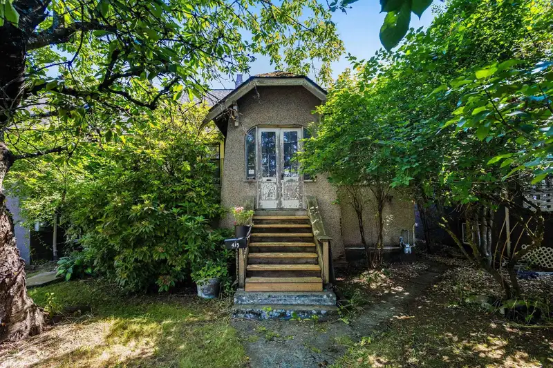 415 SEVENTH STREET - photo 1 of 18