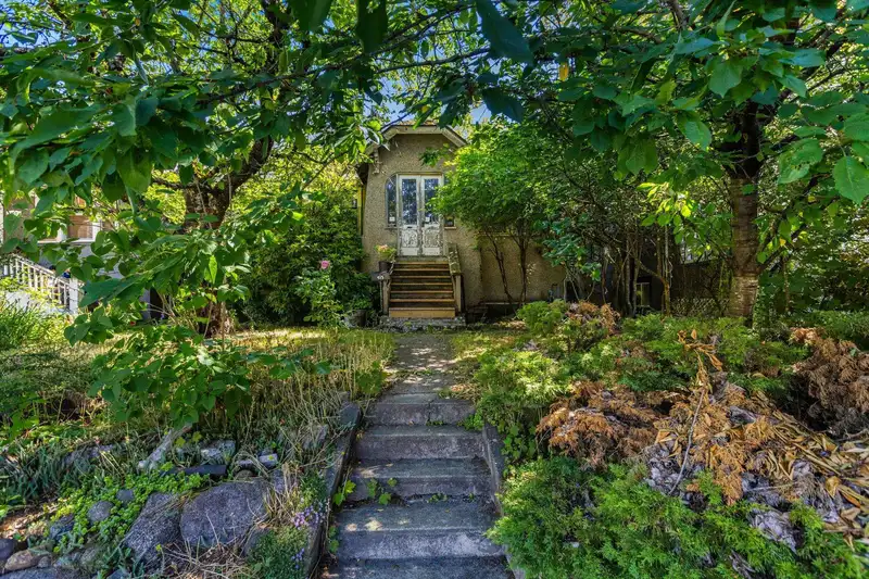 415 SEVENTH STREET - photo 2 of 18