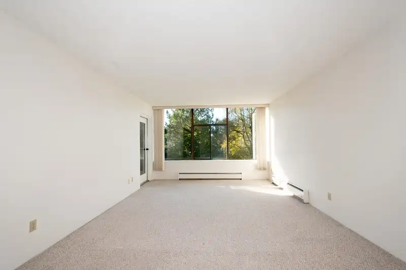 304 4101 YEW STREET - photo 3 of 40