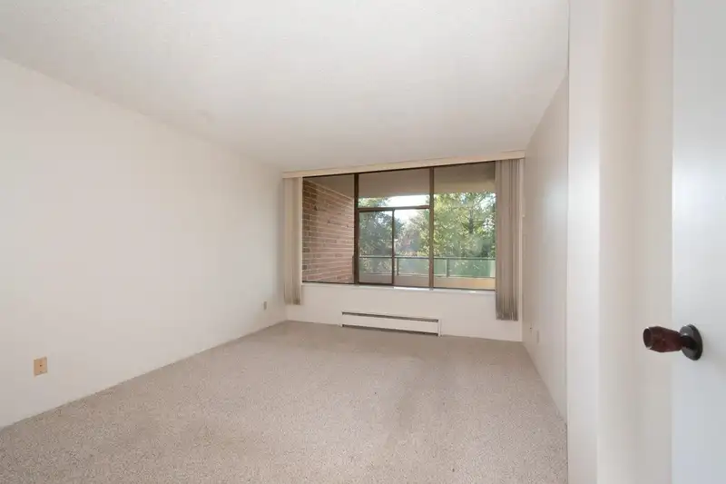 304 4101 YEW STREET - photo 4 of 40