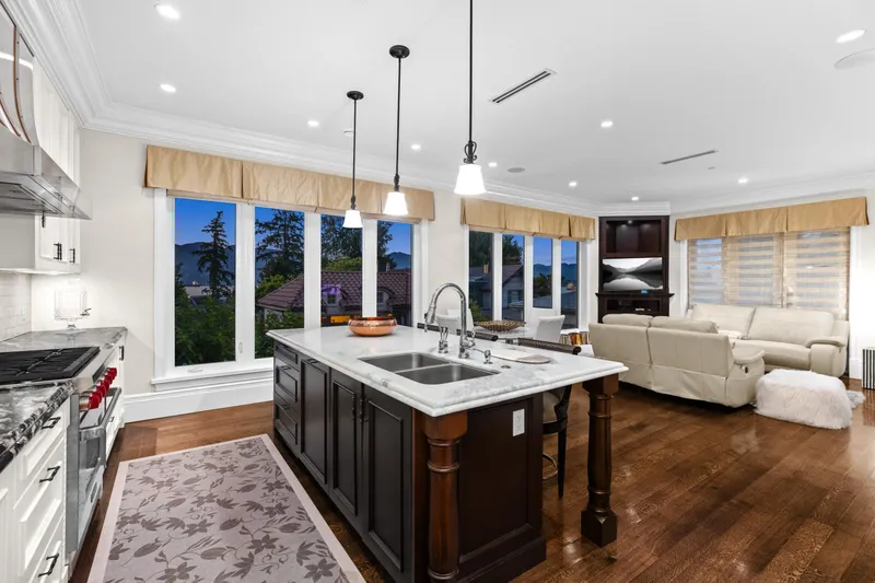 4651 SIMPSON AVENUE - photo 4 of 22