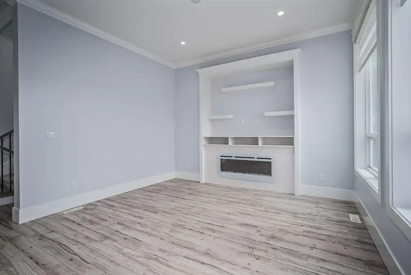 20540 70 AVENUE - photo 3 of 40