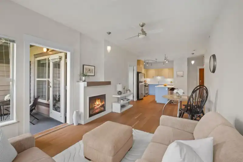 307 1468 ST. ANDREWS AVENUE - photo 1 of 21