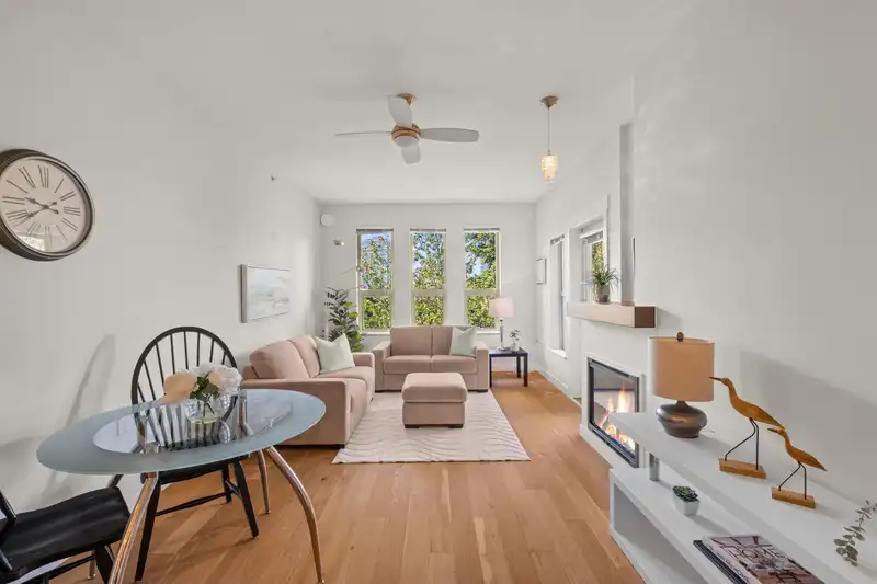 307 1468 ST. ANDREWS AVENUE - photo 2 of 21