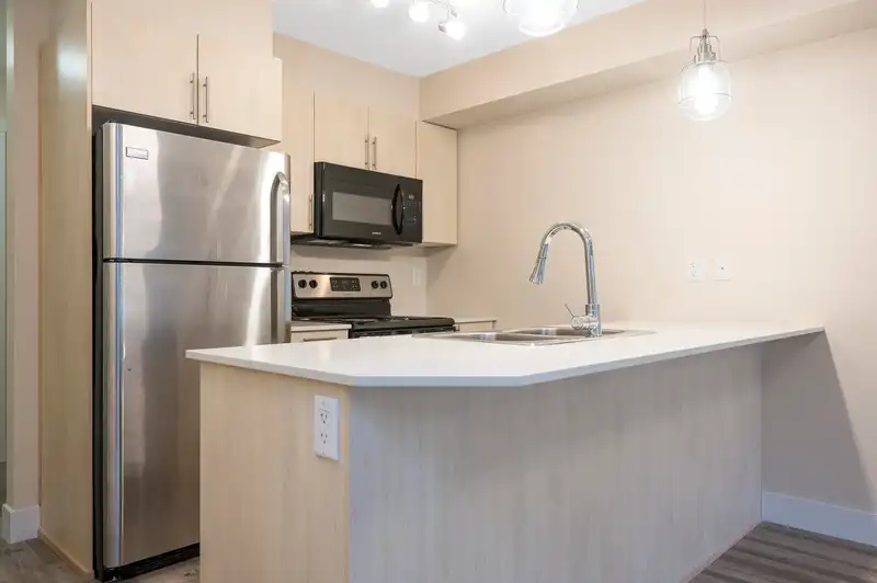 304 2565 CAMPBELL AVENUE - photo 2 of 33