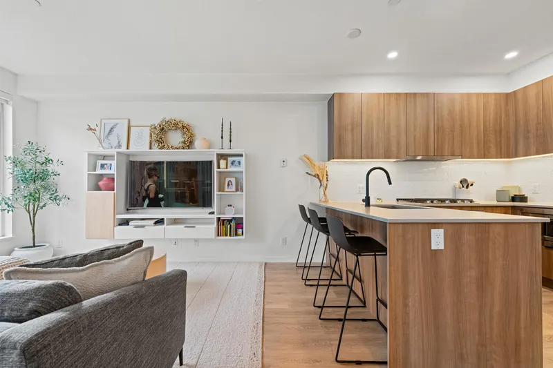 7 533 E 3RD STREET - photo 2 of 25