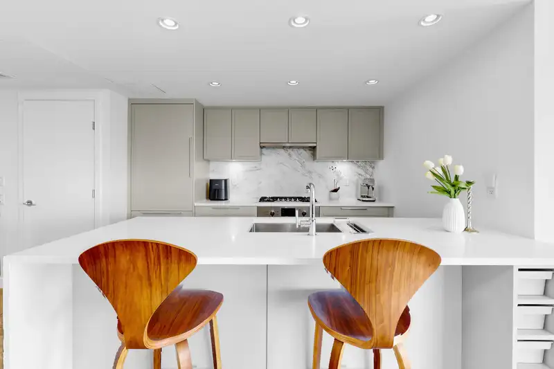 304 7828 GRANVILLE STREET - photo 4 of 19