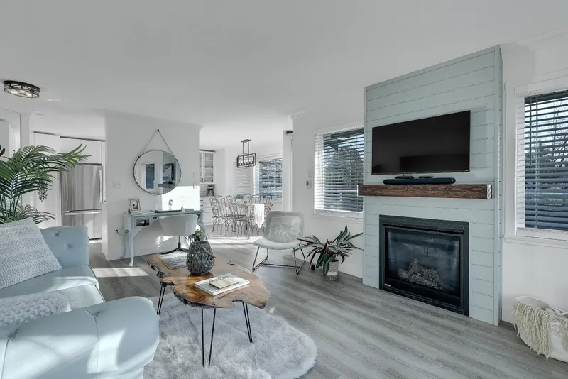 114 13965 16 AVENUE - photo 1 of 25