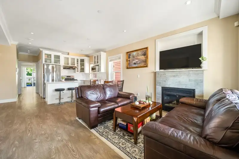 201 4577 SLOCAN STREET - photo 2 of 19