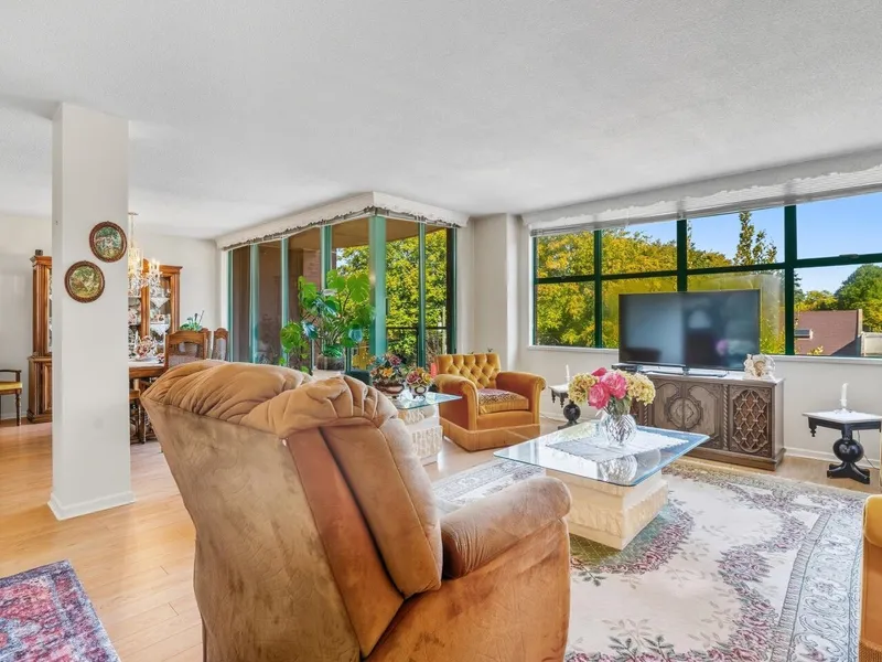 412 518 W 14TH AVENUE - photo 4 of 25