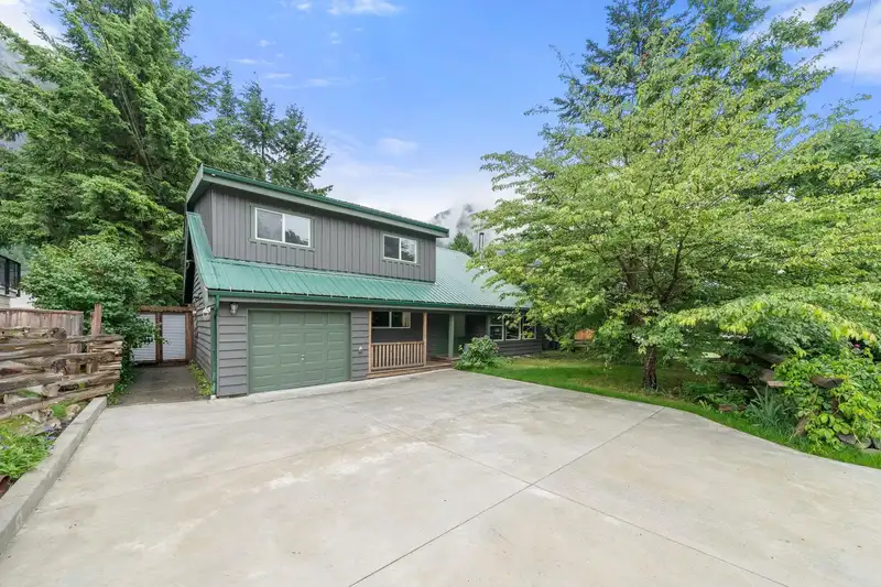 38260 WESTWAY AVENUE - photo 1 of 32